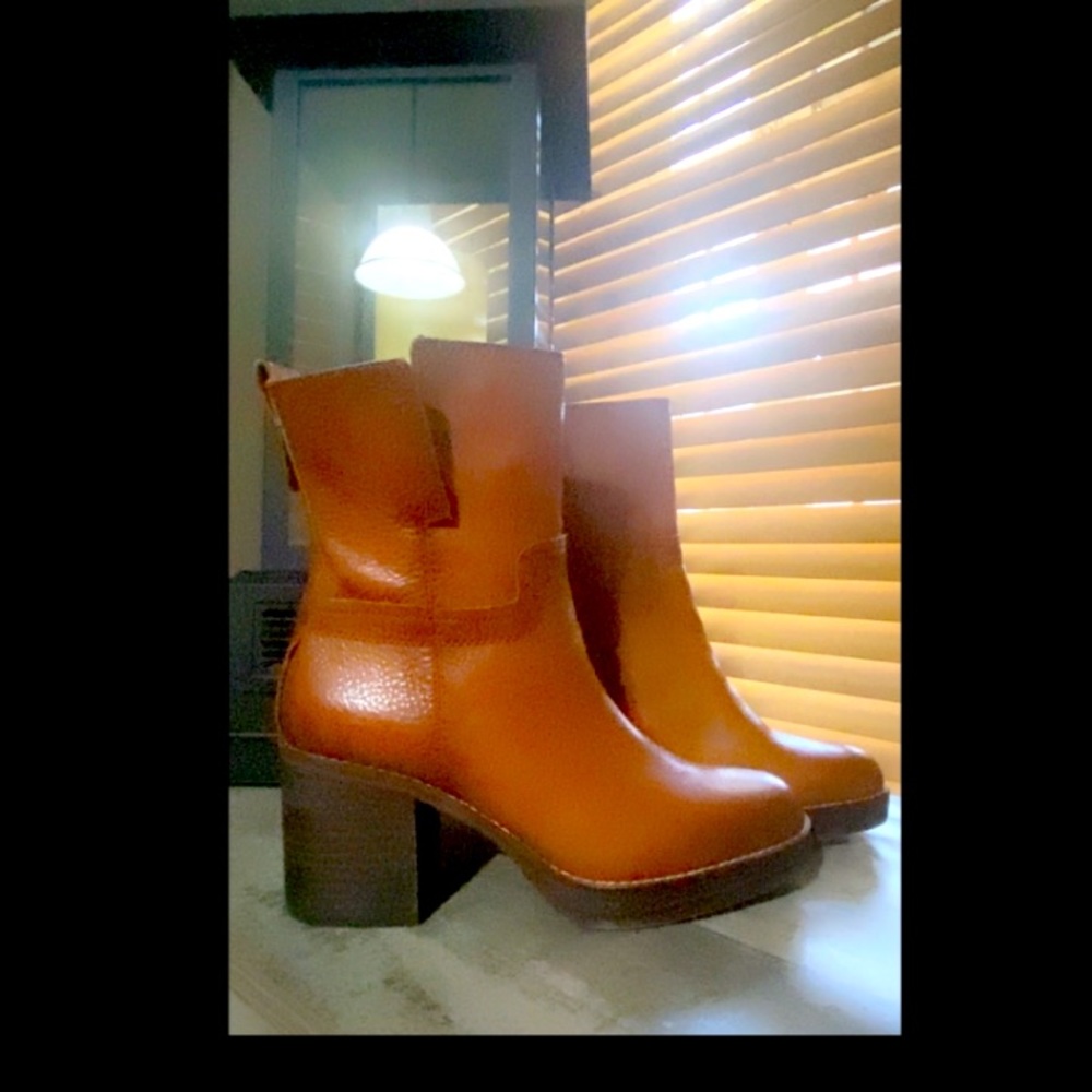 Franco Sarto Evette Cognac Bootie (NEW) Crafted from leather. Size 8